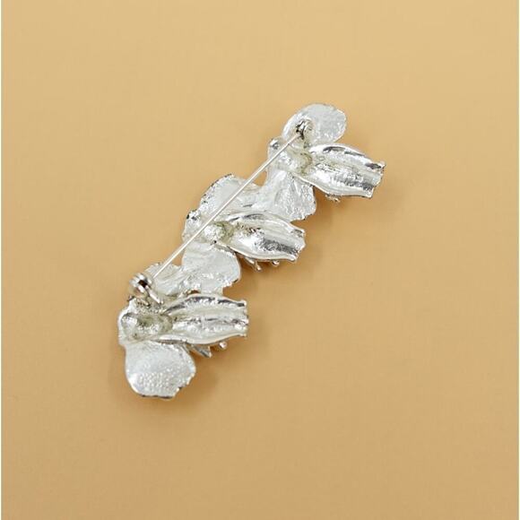 Elephant Brooch Silver-Tone Rhinestone Eye Novelty Pin - Picture 8 of 12